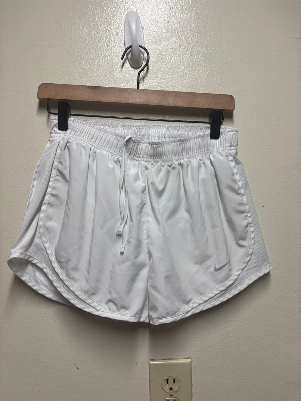 Nike dri fit tempo shorts white womens size medium breif lined